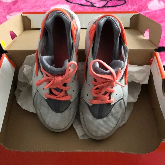 Nike sz 2 - Picture 4 of 6